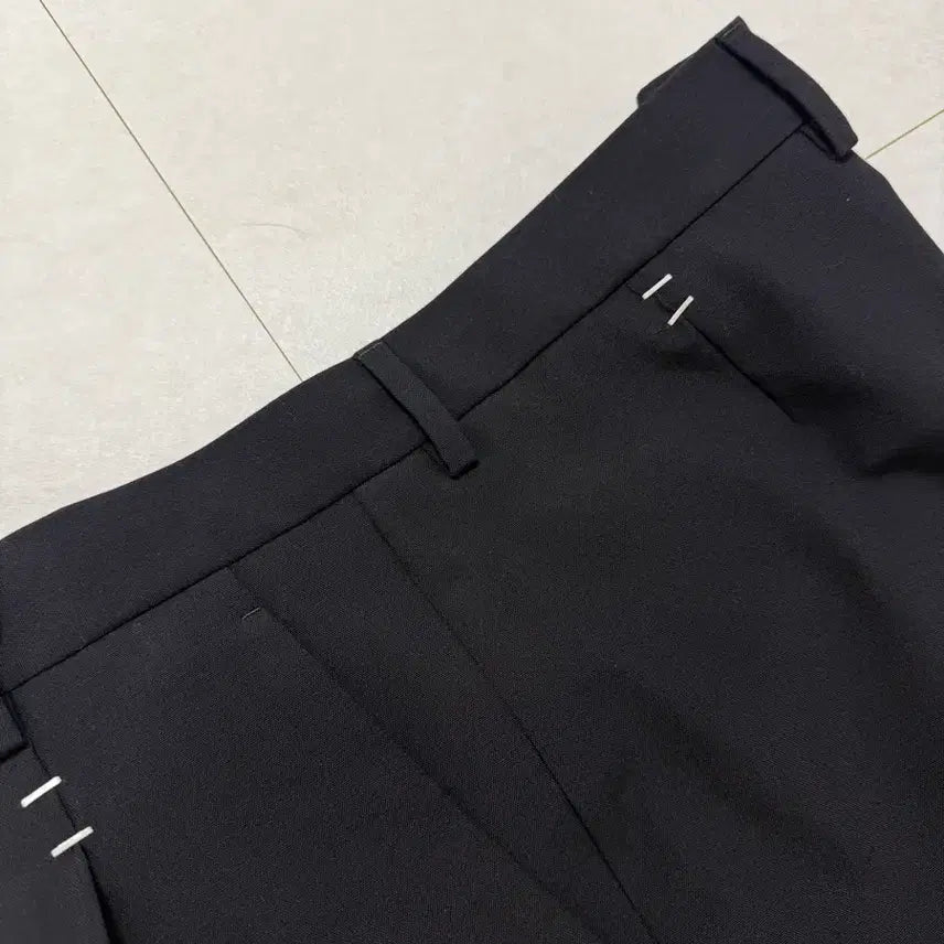 [BUNJANG] MM6 Maison Margiela Stapled Wool Trousers / (새제품) MM6 메종 마르지엘라 스테이플드 울 트라우저 48