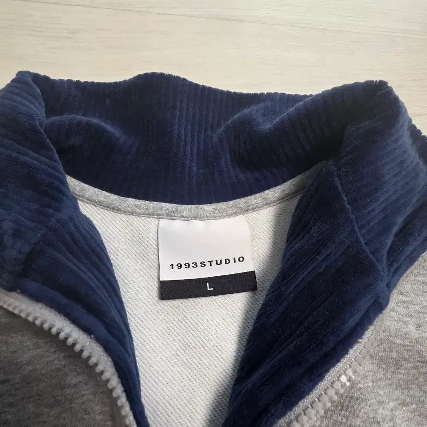 [BUNJANG] 1993 Studio Half-Zip Sweatshirt / 1993스튜디오 반집업  L(100)사이즈