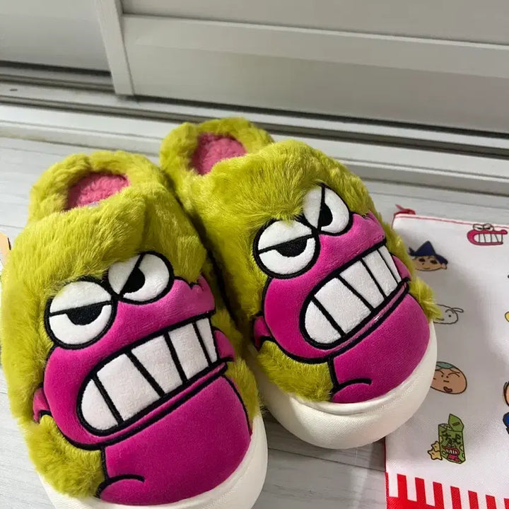 [BUNJANG] Crayon Shin-chan Chocobi Shin-chan Slipper & Pouch Set / 크레용 신짱 초코비 짱구 털슬리퍼 짱구파우치 슬리퍼