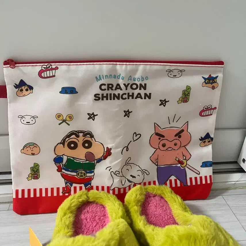 [BUNJANG] Crayon Shin-chan Chocobi Shin-chan Slipper & Pouch Set / 크레용 신짱 초코비 짱구 털슬리퍼 짱구파우치 슬리퍼