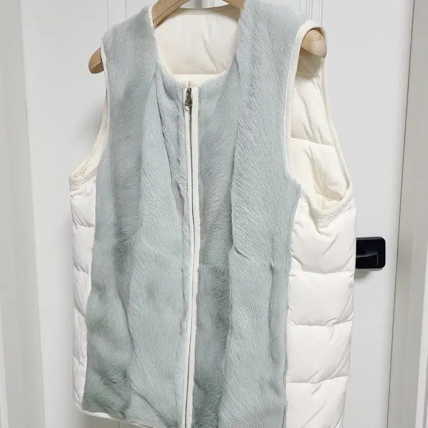[BUNJANG] Goat Fur Goose Down Reversible Vest / 고트 퍼 배색 구스다운 베스트