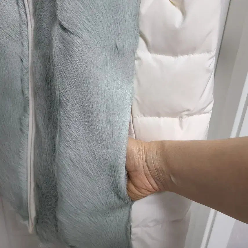 [BUNJANG] Goat Fur Goose Down Reversible Vest / 고트 퍼 배색 구스다운 베스트