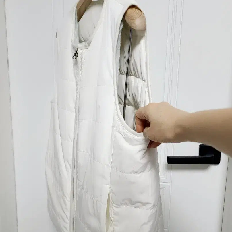 [BUNJANG] Goat Fur Goose Down Reversible Vest / 고트 퍼 배색 구스다운 베스트