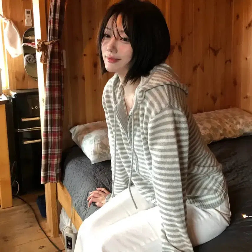 [BUNJANG] Wednesday Oasis Stripe Knit Hooded Zip-Up / 웬즈데이오아시스 스트라이프 니트 후드집업