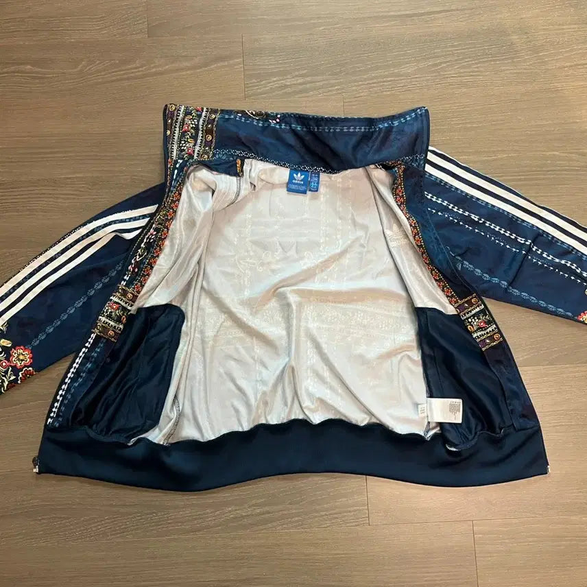 [BUNJANG] Adidas Kiran Deira Track Top (L) / (유니크 템)아디다스 끼란데이라 트랙탑 L
