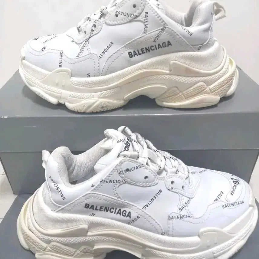 [BUNJANG] Balenciaga Triple S All Over Logo Sneakers / A+37 240 발렌시아가 트리플S 240~245 140만원대 올오버로고