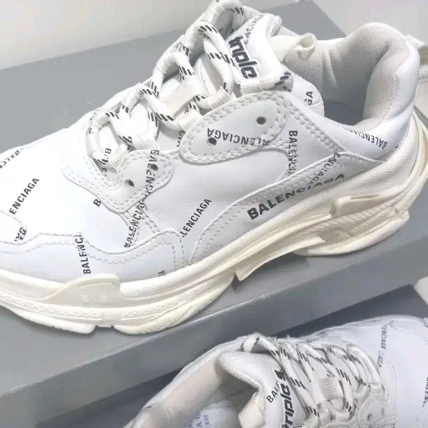 [BUNJANG] Balenciaga Triple S All Over Logo Sneakers / A+37 240 발렌시아가 트리플S 240~245 140만원대 올오버로고