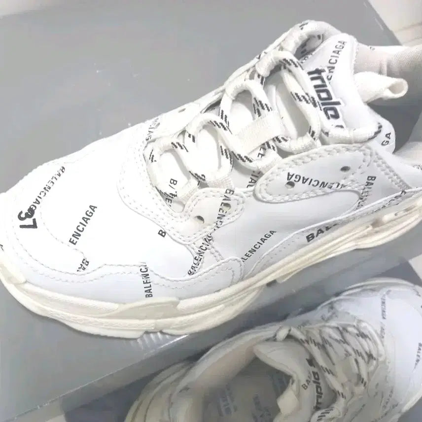 [BUNJANG] Balenciaga Triple S All Over Logo Sneakers / A+37 240 발렌시아가 트리플S 240~245 140만원대 올오버로고