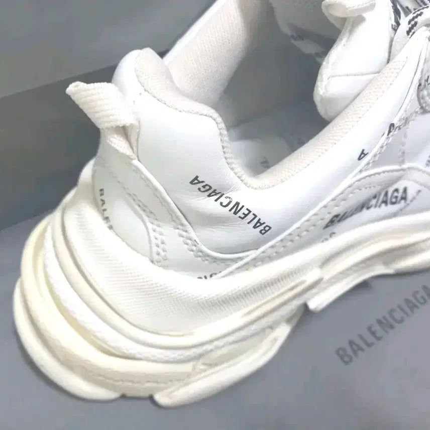 [BUNJANG] Balenciaga Triple S All Over Logo Sneakers / A+37 240 발렌시아가 트리플S 240~245 140만원대 올오버로고