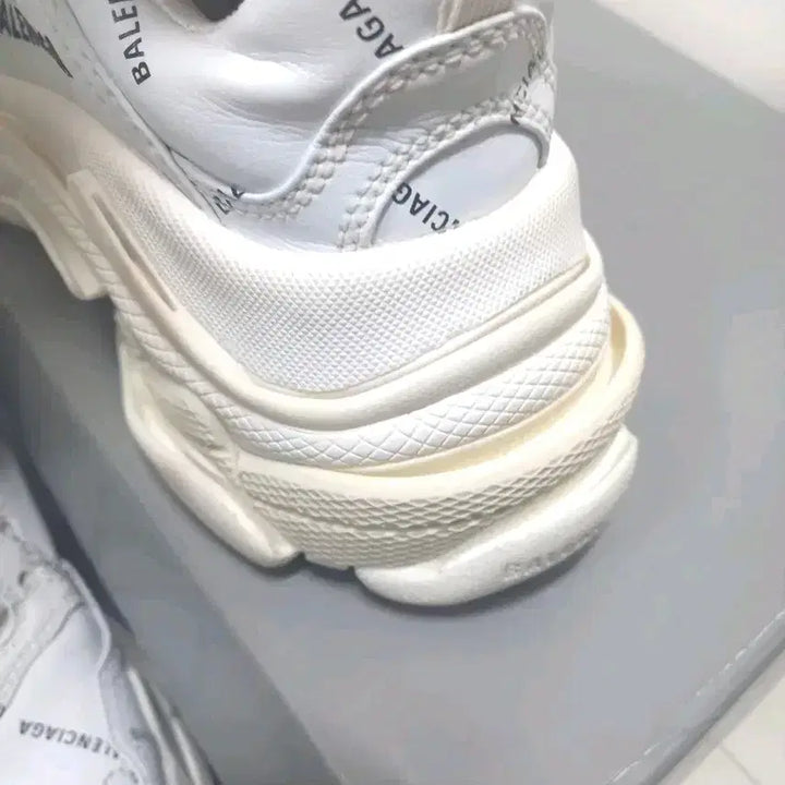 [BUNJANG] Balenciaga Triple S All Over Logo Sneakers / A+37 240 발렌시아가 트리플S 240~245 140만원대 올오버로고
