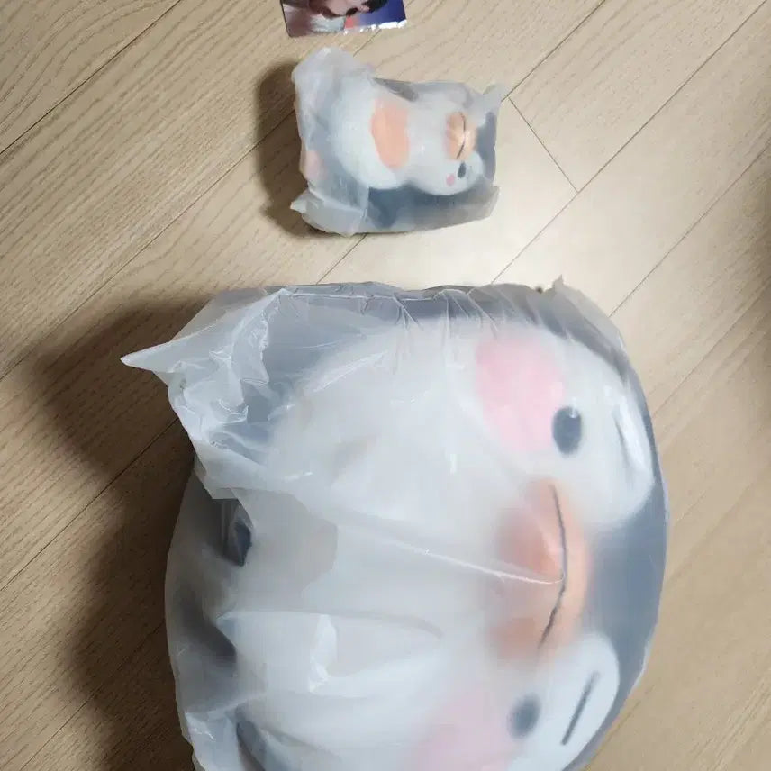 [BUNJANG] Lee Junho 2PM PengPeng Cushion &amp; Doll Bundle Set / 이준호 공식굿즈 펭펭이쿠션. 펭펭이 인형 미개봉