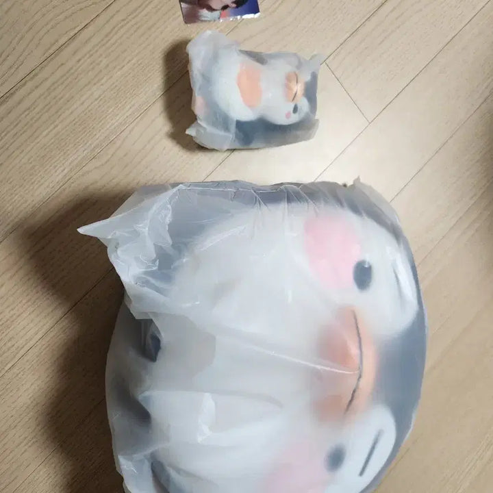 [BUNJANG] Lee Junho 2PM PengPeng Cushion &amp; Doll Bundle Set / 이준호 공식굿즈 펭펭이쿠션. 펭펭이 인형 미개봉
