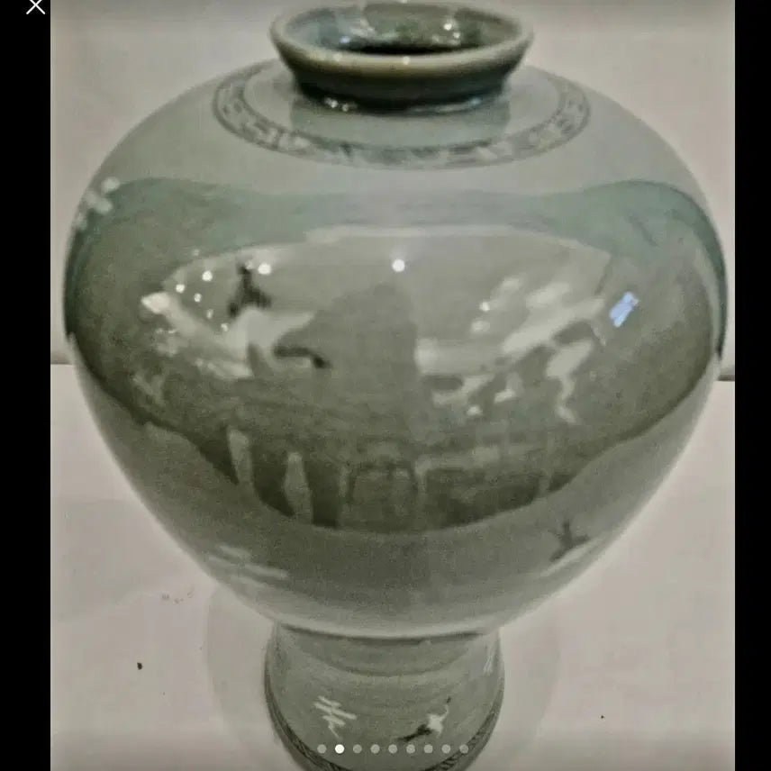 [BUNJANG] Goryeo Celadon Black and White Cloud Crane Maebyeong Vase / 고려 청자 흑백상감 운학문 매병 도자기 (낙관사진)
