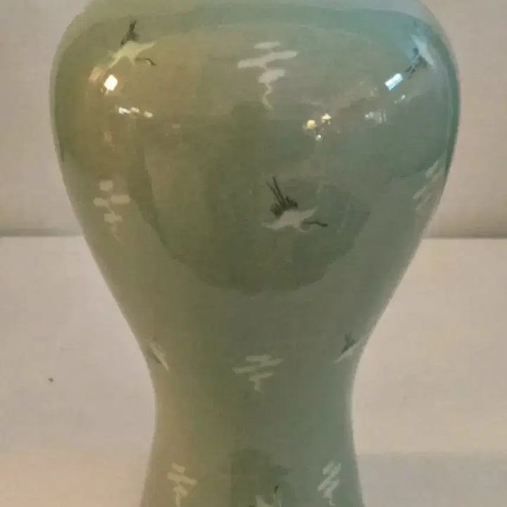 [BUNJANG] Goryeo Celadon Black and White Cloud Crane Maebyeong Vase / 고려 청자 흑백상감 운학문 매병 도자기 (낙관사진)