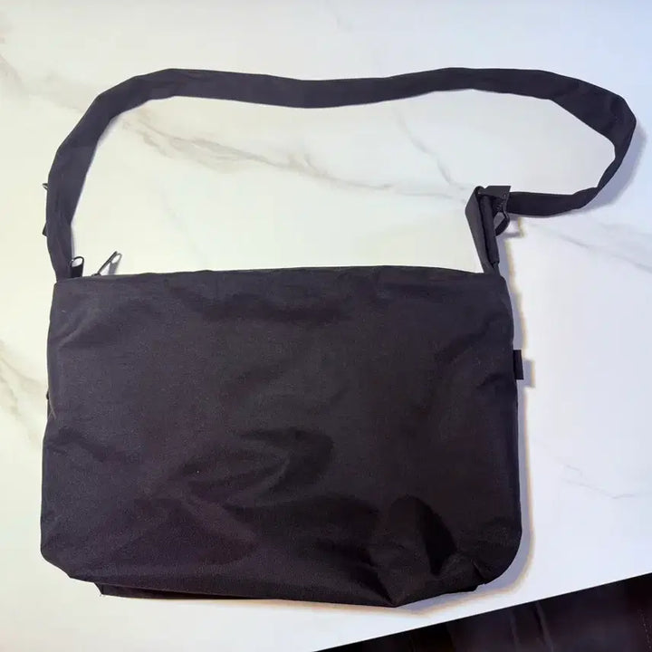 [BUNJANG] MMGL Minimal Messenger Bag Black / 엠엠지엘(MMGL) 미니멀 메신저백(블랙) 판매@@@@