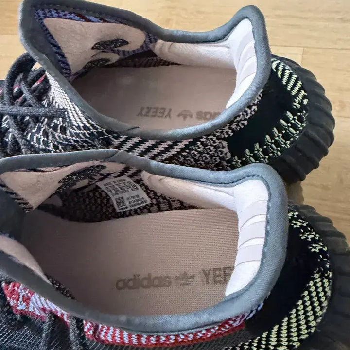 [BUNJANG] Adidas Yeezy Boost Yzyhl 245 Sneakers / 이지부스트 예힐 245 판매 합니다