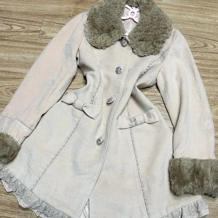 [BUNJANG] Axes Femme Ribbon Lace Coat / 빈티지 엑시즈팜 퍼 리본 레이스 코트 히메갸루 로걀 라떼 공겜여주 짜잔씨