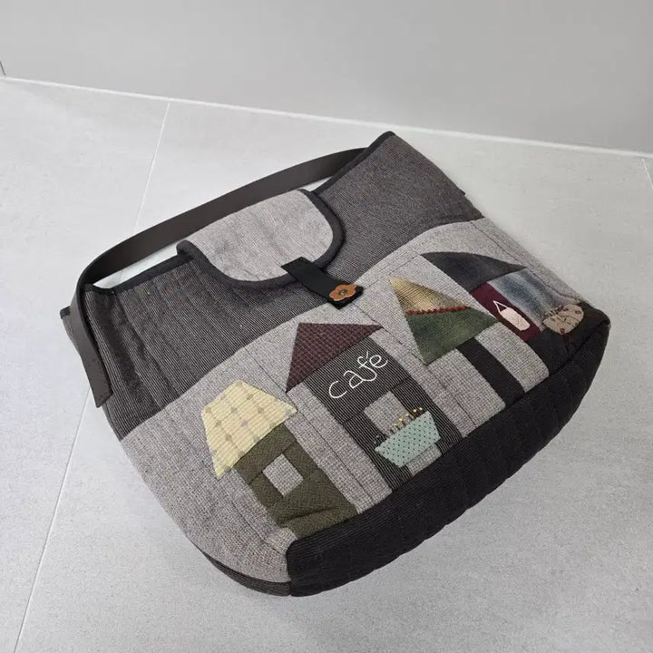 [BUNJANG] Handmade Quilted Cafe House Tote Bag / 퀼트 넉넉한 카페 하우스 토트백 숏숄더백  가방