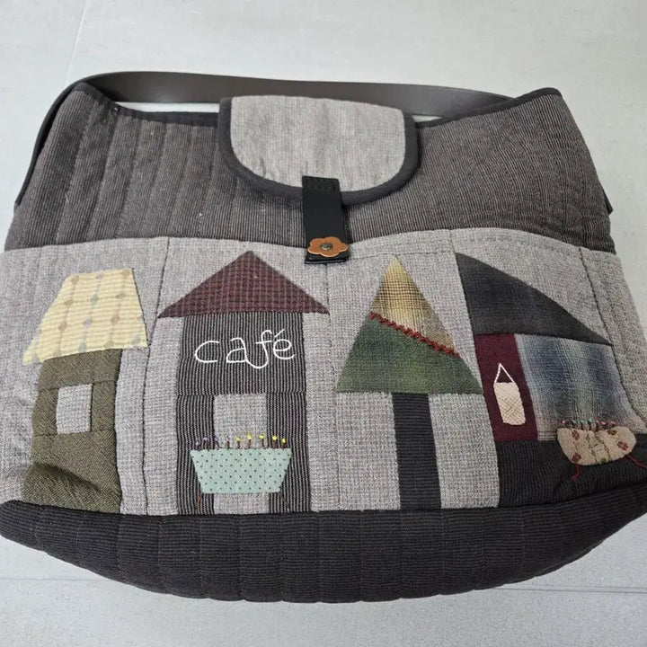 [BUNJANG] Handmade Quilted Cafe House Tote Bag / 퀼트 넉넉한 카페 하우스 토트백 숏숄더백  가방