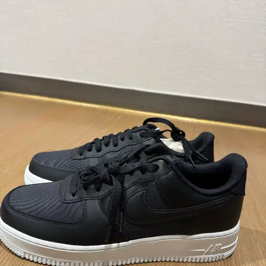[SOLD OUT] 나이키 에어포스1 07 LV8 NOS 블랙 서밋화이트(275)-새상품