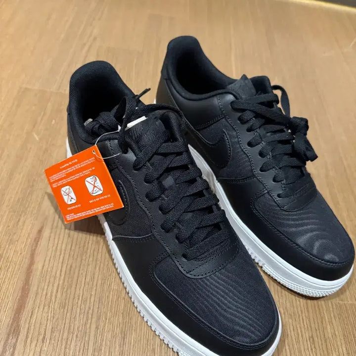 [SOLD OUT] 나이키 에어포스1 07 LV8 NOS 블랙 서밋화이트(275)-새상품