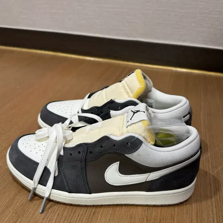 [BUNJANG] Nike Air Jordan 1 Low Magpie Sneakers / 나이키 에어 조던 1 로우 까치