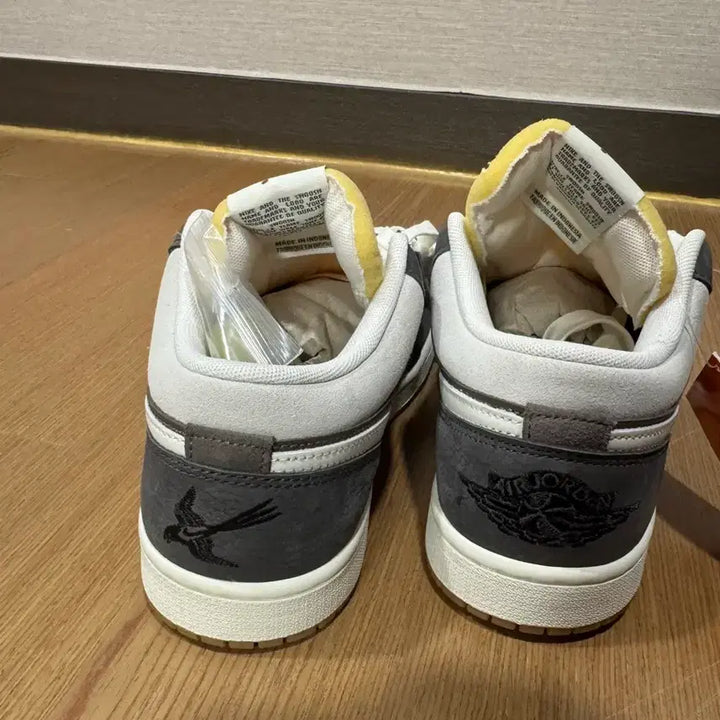 [BUNJANG] Nike Air Jordan 1 Low Magpie Sneakers / 나이키 에어 조던 1 로우 까치