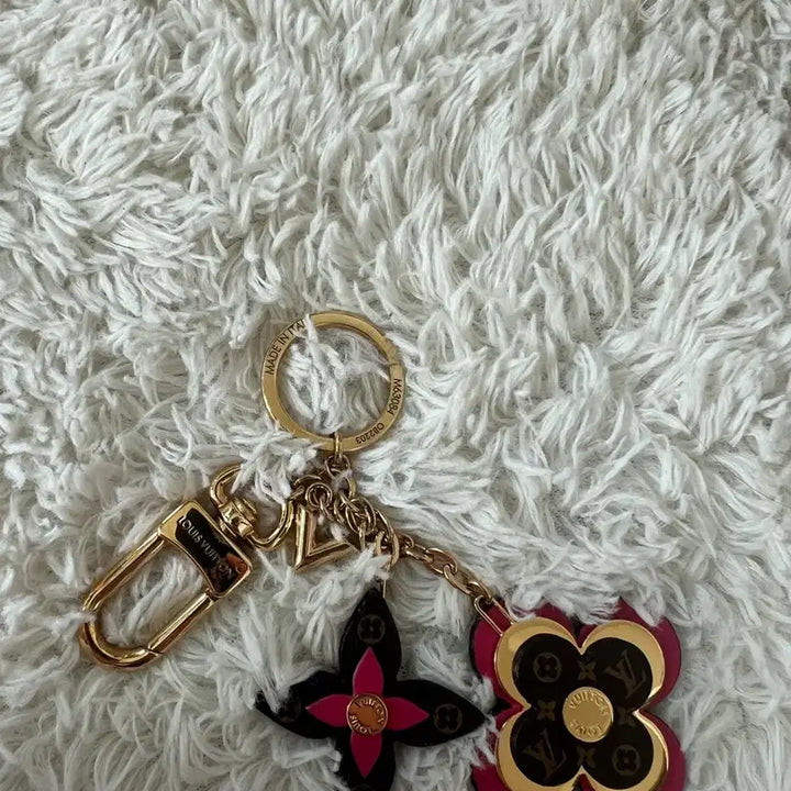 [BUNJANG] Blooming Flower Keyring / [루이비통 블루밍 플라워 키링 / 키홀더]
