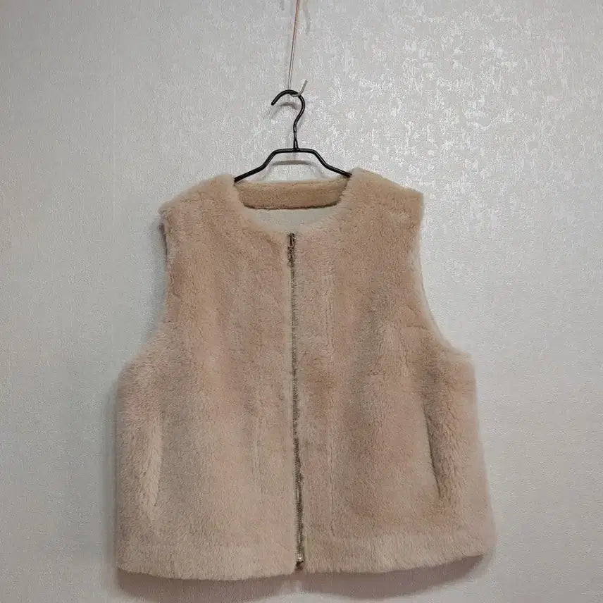 [BUNJANG] Dejavu Wool Vest Beige / 데자누 양모 양털조끼  베이지