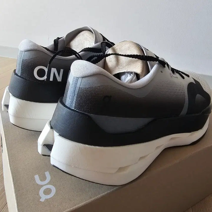 [BUNJANG] On Running Cloudboom Max Running Shoes / 280 새제품) 온 러닝 클라우드붐 맥스 화이트 블랙 런닝화 러닝화