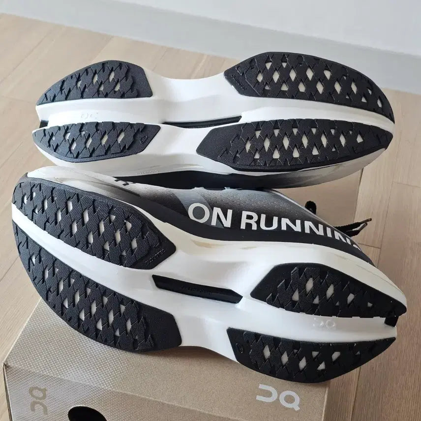 [BUNJANG] On Running Cloudboom Max Running Shoes / 280 새제품) 온 러닝 클라우드붐 맥스 화이트 블랙 런닝화 러닝화