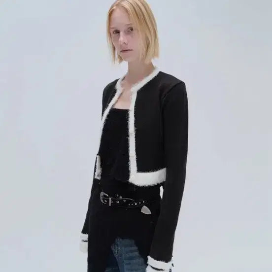 [BUNJANG] DIAGONAL Black Cropped Cardigan / (마지막가격)다이애그널 블랙 트리밍 크롭 가디건