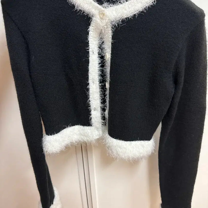 [BUNJANG] DIAGONAL Black Cropped Cardigan / (마지막가격)다이애그널 블랙 트리밍 크롭 가디건