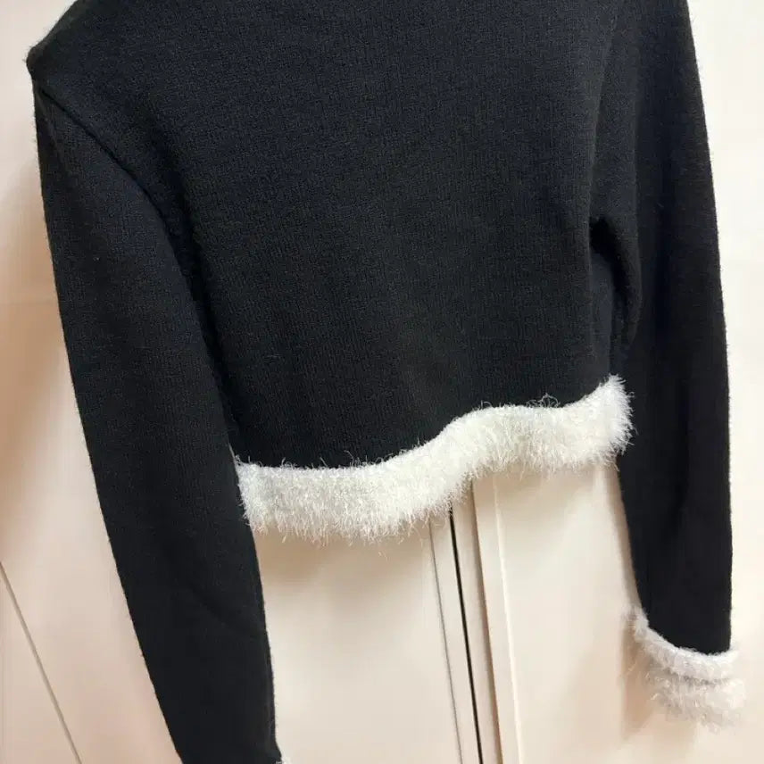 [BUNJANG] DIAGONAL Black Cropped Cardigan / (마지막가격)다이애그널 블랙 트리밍 크롭 가디건