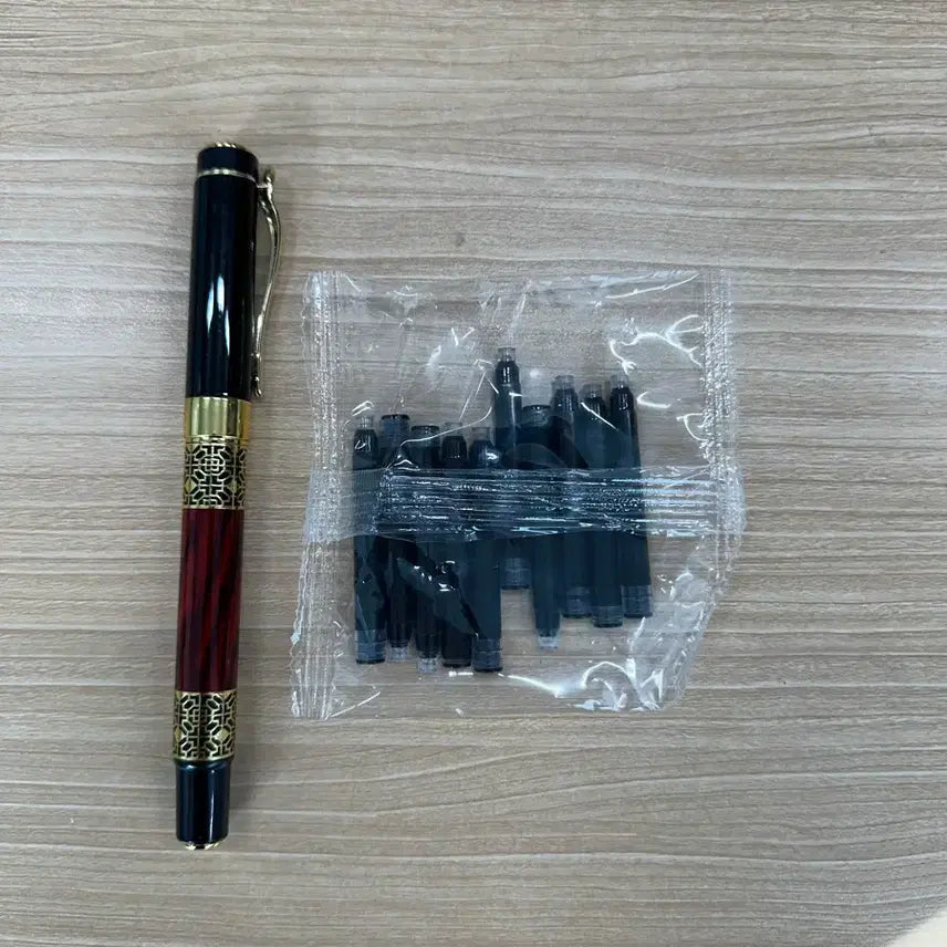 [BUNJANG] Fountain Pen with 20 Refill Ink Cartridges (Sealed) / 필사용 만년필 +리필잉크20개 (새상품)