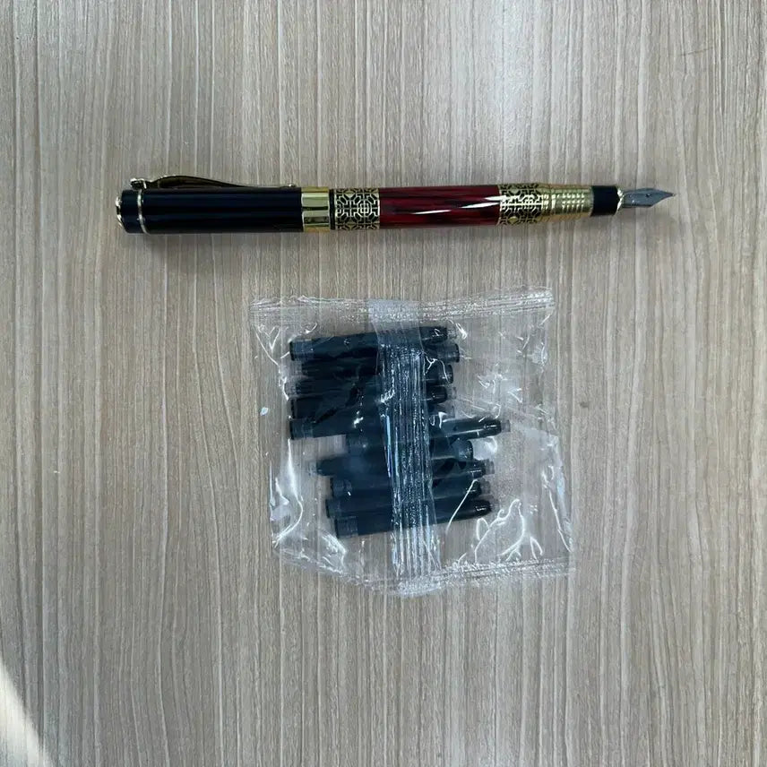 [BUNJANG] Fountain Pen with 20 Refill Ink Cartridges (Sealed) / 필사용 만년필 +리필잉크20개 (새상품)