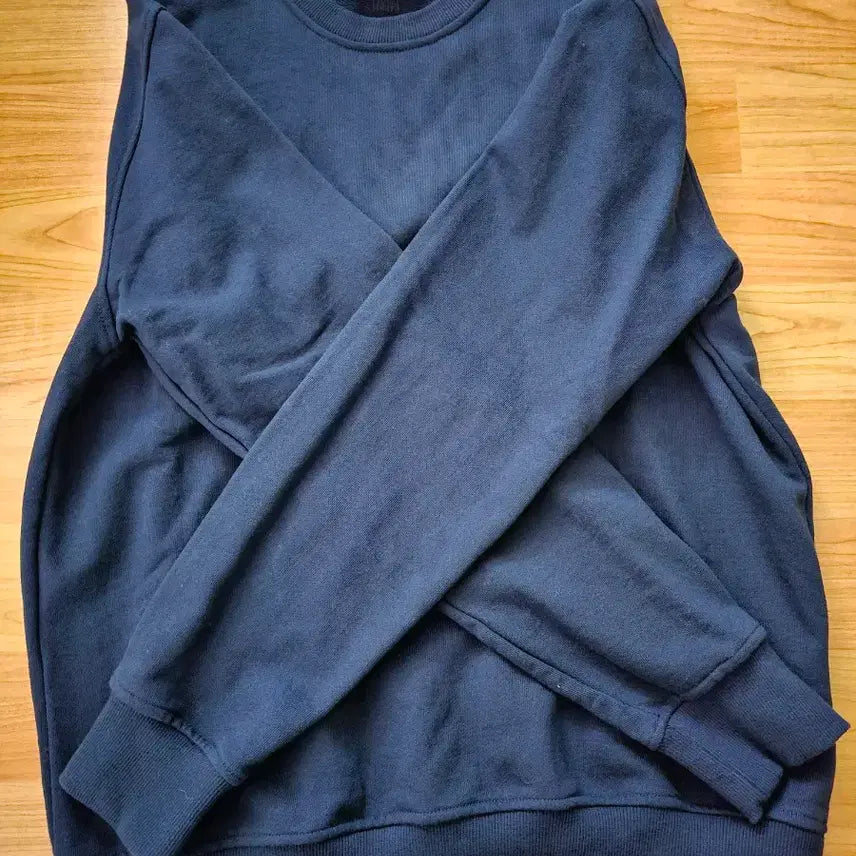 [BUNJANG] Ami Small Heart Logo Navy Sweatshirt / 아미 스몰 하트 로고 네이비 맨투맨