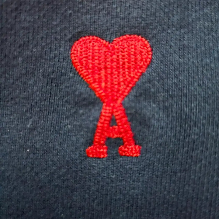 [BUNJANG] Ami Small Heart Logo Navy Sweatshirt / 아미 스몰 하트 로고 네이비 맨투맨