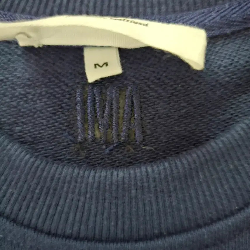 [BUNJANG] Ami Small Heart Logo Navy Sweatshirt / 아미 스몰 하트 로고 네이비 맨투맨