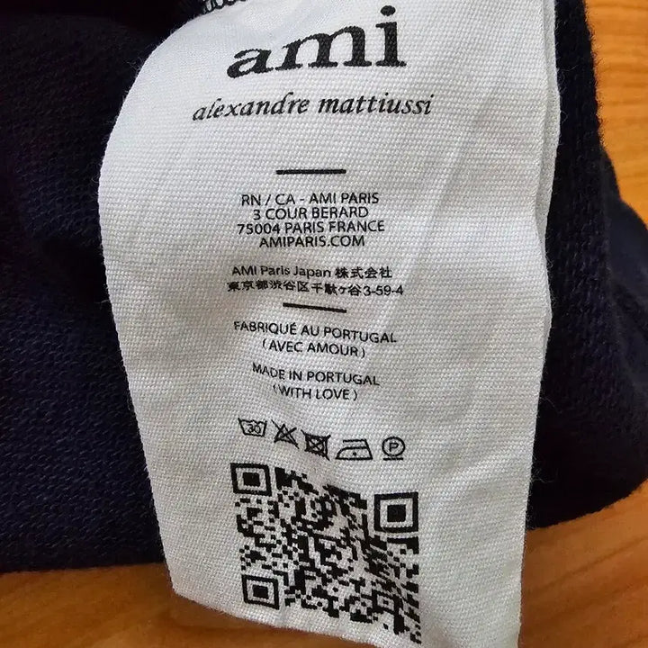 [BUNJANG] Ami Small Heart Logo Navy Sweatshirt / 아미 스몰 하트 로고 네이비 맨투맨