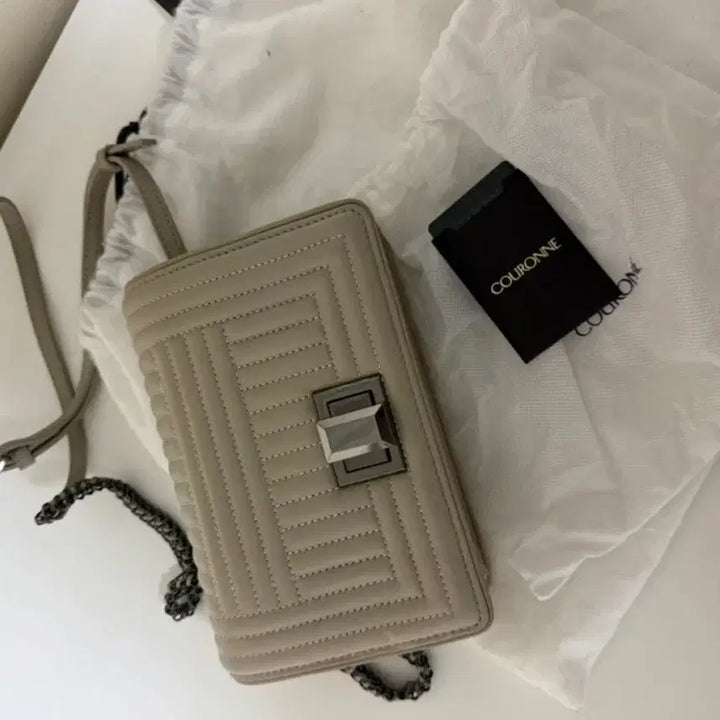 [BUNJANG] Couronne Linear Chain Bag / 쿠론 리니어 체인백