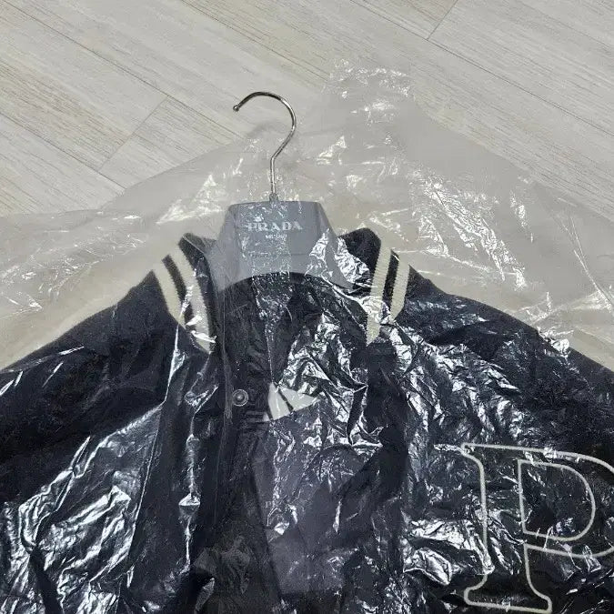 [BUNJANG] Prada Mohair Wool Bomber Varsity Jacket Navy / [S] 24FW 프라다 모헤어 울 봄버 바시티 자켓 패치 네이비