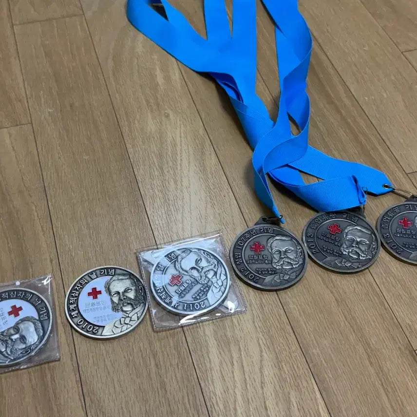 [BUNJANG] Korean Red Cross Commemorative Medal / 대한적십자사 메달