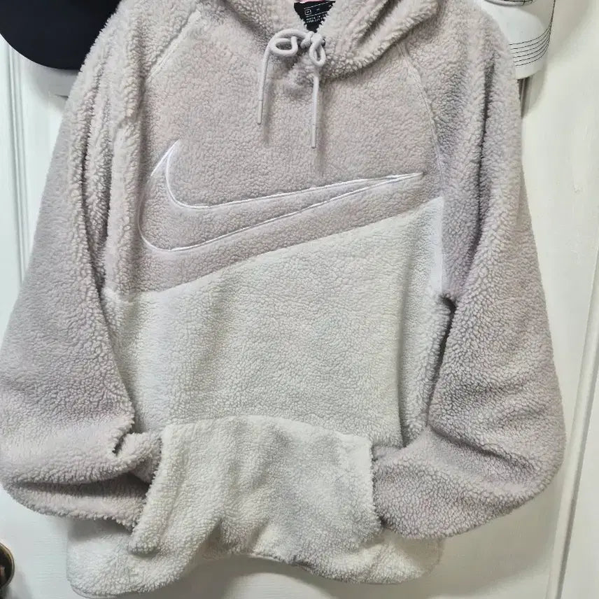[BUNJANG] Nike Swoosh Fleece Hoodie Ivory / 나이키 스우시 뽀글이 후드티 아이보리 / 나이키 스우시 후드티