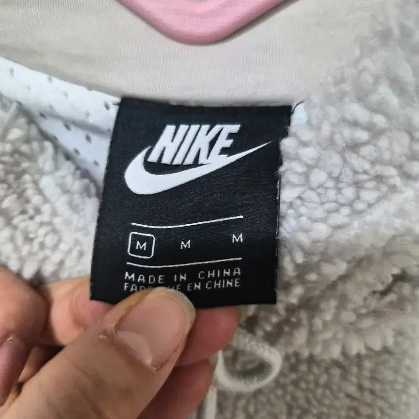 [BUNJANG] Nike Swoosh Fleece Hoodie Ivory / 나이키 스우시 뽀글이 후드티 아이보리 / 나이키 스우시 후드티
