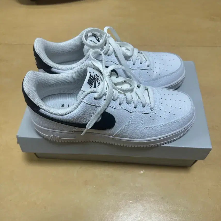 [BUNJANG] Nike Air Force White and Black (CT2302-100) / 나이키 에어포스 흰검(CT2302-100)