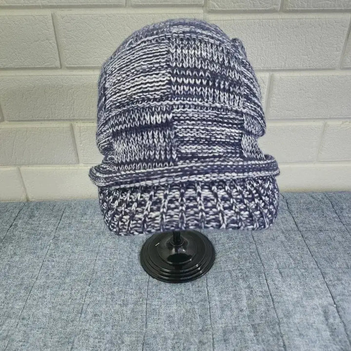 [BUNJANG] Navy/White Knit Beanie (New) / 네이비/화이트 니트 챙 모자(미착용새상품)