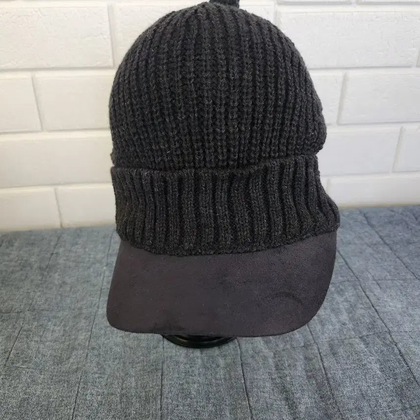 [BUNJANG] Navy/White Knit Beanie (New) / 네이비/화이트 니트 챙 모자(미착용새상품)