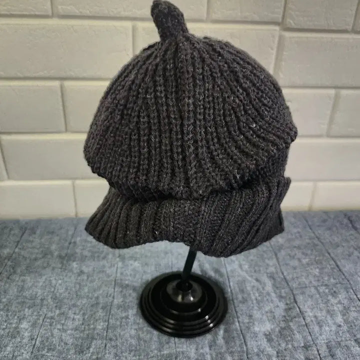 [BUNJANG] Navy/White Knit Beanie (New) / 네이비/화이트 니트 챙 모자(미착용새상품)