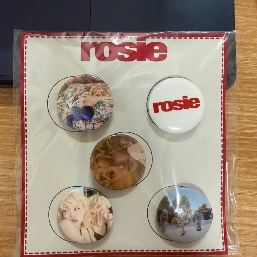 [BUNJANG] Blackpink Rosé Rosie Set A Pin Badge / (판매) 로제 Rosie 팝업 핀뱃지 set A 로지 서울 블랙핑크 블핑